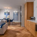 Comfort 10 Lutego *
